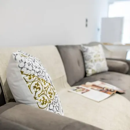 Homes 3 & 4 - Cozy Urban Retreats In The Heart Of Apartament Kos