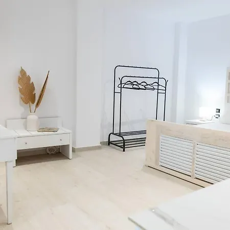 Apartament Homes 3 & 4 - Cozy Urban Retreats In The Heart Of
