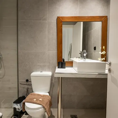 Homes 3 & 4 - Cozy Urban Retreats In The Heart Of *