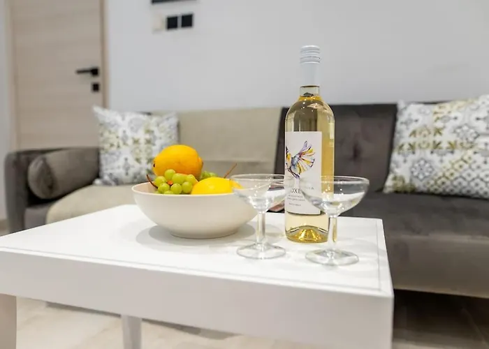 Homes 3 & 4 - Cozy Urban Retreats In The Heart Of 아파트