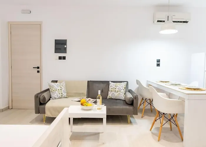 Homes 3 & 4 - Cozy Urban Retreats In The Heart Of * 코스 타운
