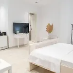 Homes 3 & 4 - Cozy Urban Retreats In The Heart Of