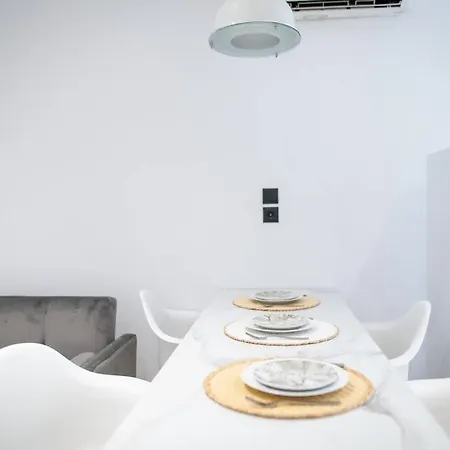 Homes 3 & 4 - Cozy Urban Retreats In The Heart Of *