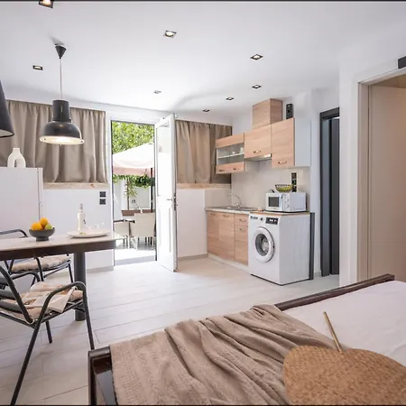 Homes 3 & 4 - Cozy Urban Retreats In The Heart Of Apartment Kos Town