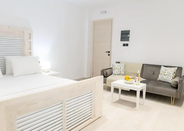 Homes 3 & 4 - Cozy Urban Retreats In The Heart Of İstanköy