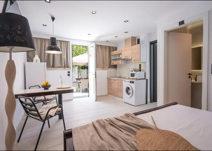 Homes 3 & 4 - Cozy Urban Retreats In The Heart Of Daire İstanköy