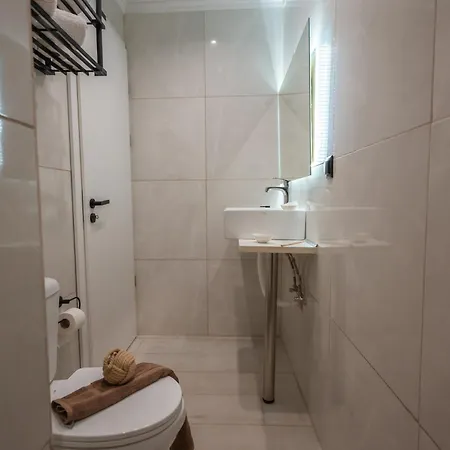 Appartement Homes 3 & 4 - Cozy Urban Retreats In The Heart Of
