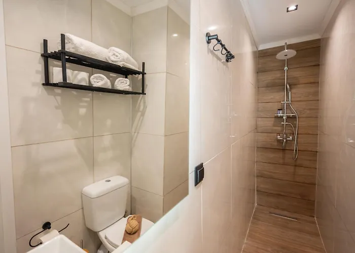 Homes 3 & 4 - Cozy Urban Retreats In The Heart Of * Kos By